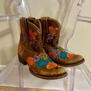 Wow! These are showstoppers.  Embroidered unique low cowgirl boots